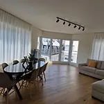 Luxury Renovated 3 Rooms Apartment