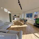 Luxury Renovated 3 Rooms Apartment