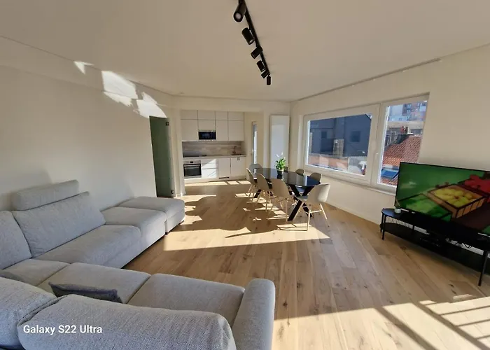 Luxury Renovated 3 Rooms Apartment